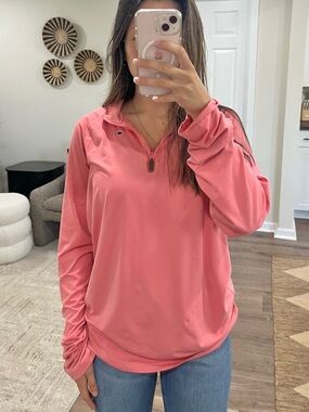 Crown & Ivy Coral Pullover